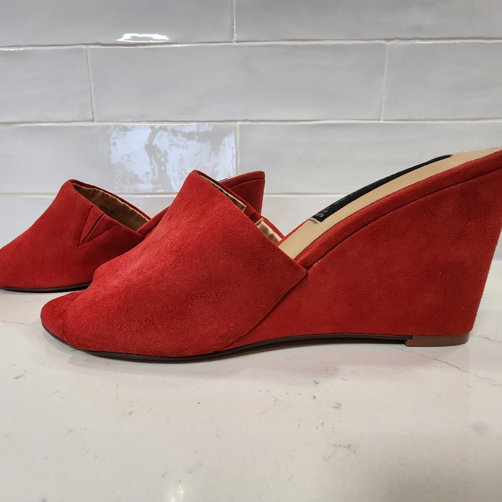 Steve Madden red seude wedges sz8